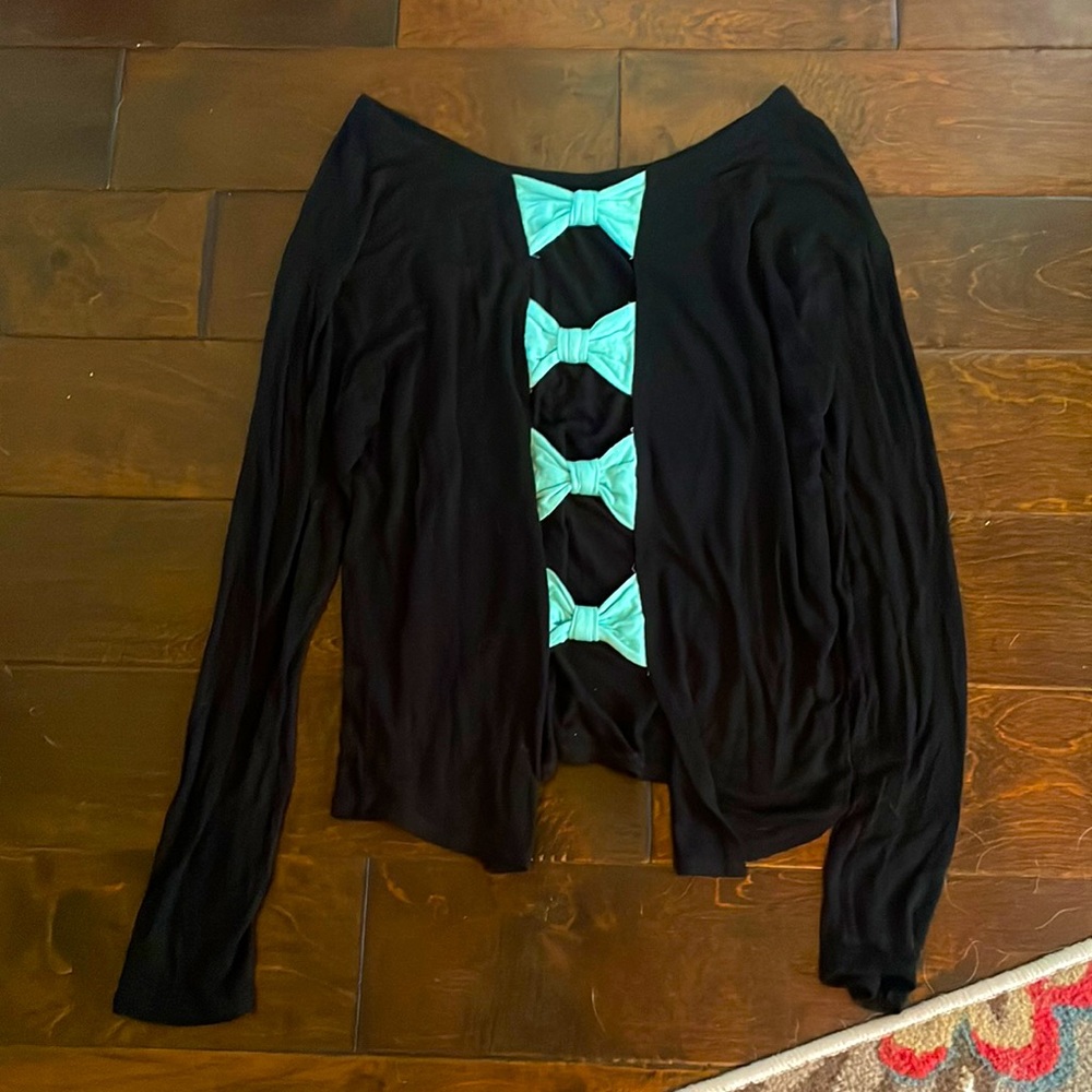 Open back short with bows